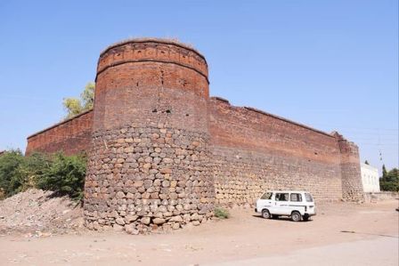 देशमुख गढी, राशीन