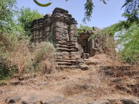 कृष्णनाथाचे मंदिर, धारणगाव खडक