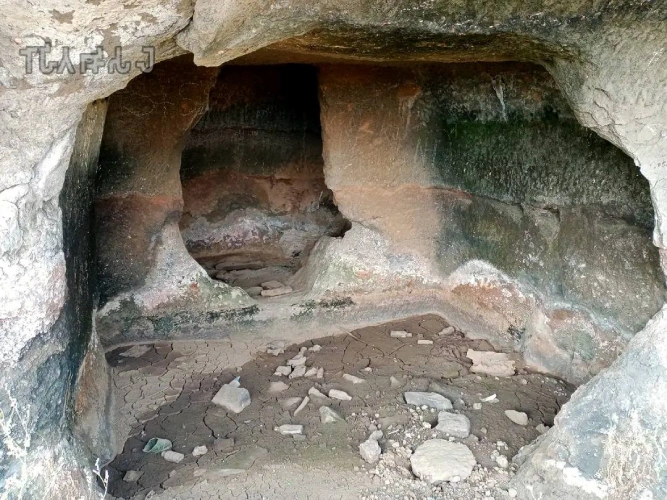 पळसदरी-कर्जत येथील अल्पपरिचित वर्णे लेणी