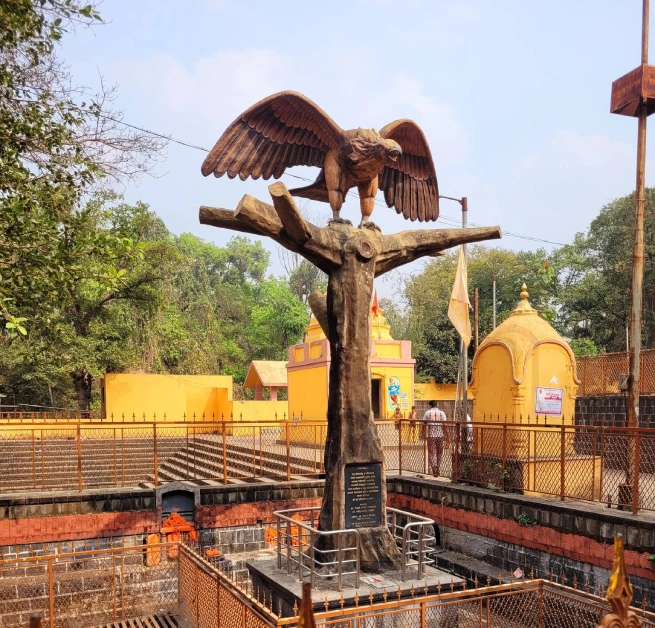 सर्वतीर्थ टाकेद येथील प्रसिद्ध जटायू मंदिर